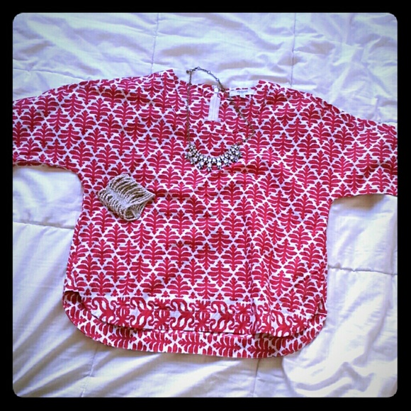 Patterned Madewell tee.