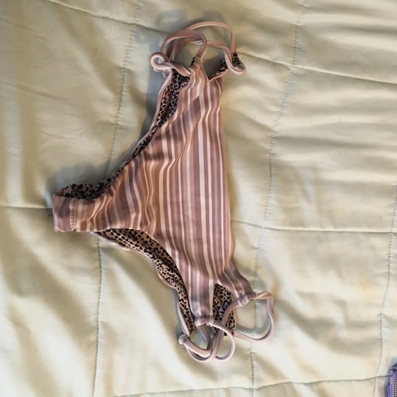Acacia bottoms