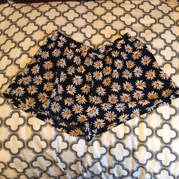 Pac Sun daisy high waisted flowy shorts