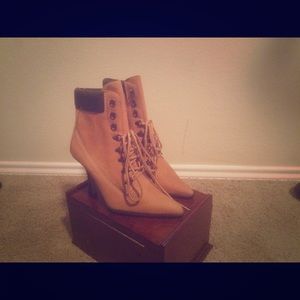 Camel leather bootie
