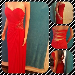 Red xscape ball gown
Long elegant red dress