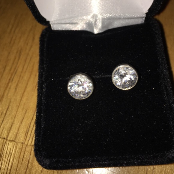 Beautiful SS Cz earrings
