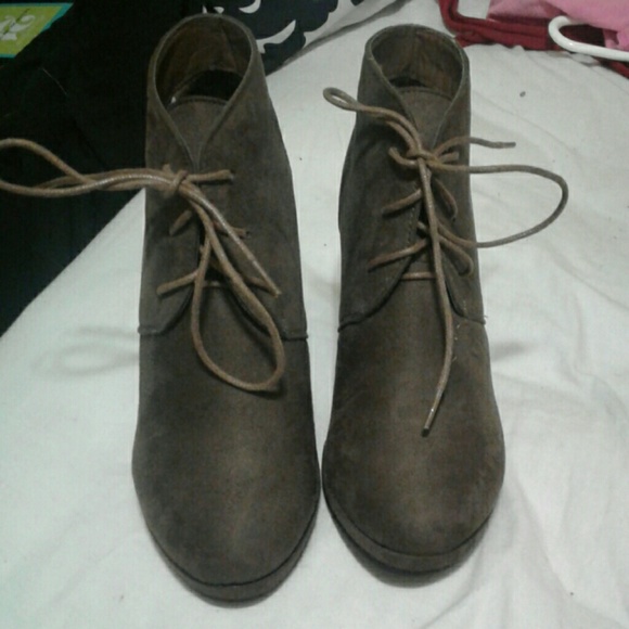 BRAND NEW Brown wedges!!