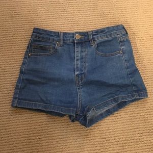 denim short shorts (medium waisted)