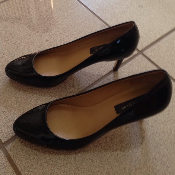 Ann Taylor black pumps