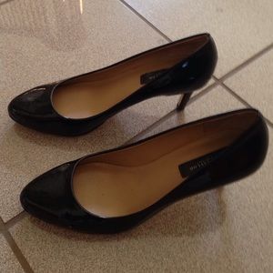 Ann Taylor black pumps