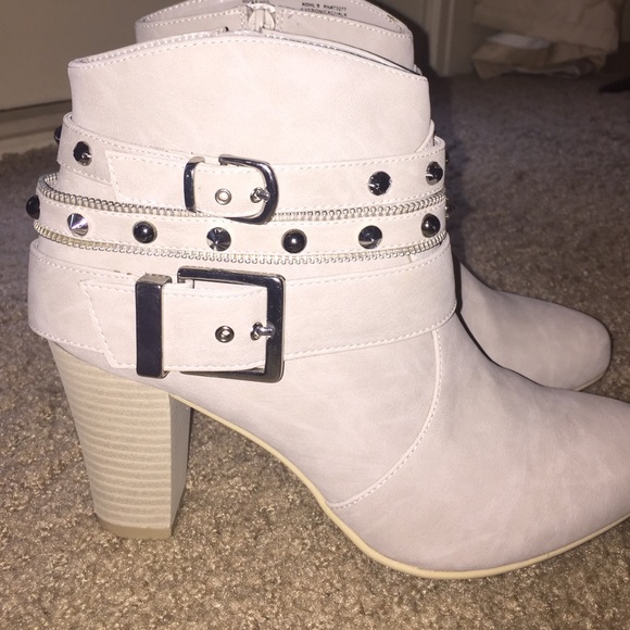 Suede light grey ankle booties