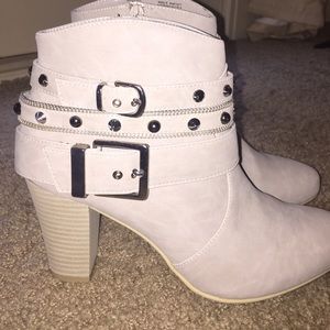 Suede light grey ankle booties