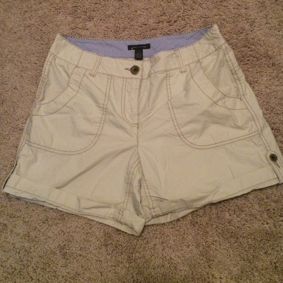 Soft, Cute khaki Shorts - Picture 1 of 2