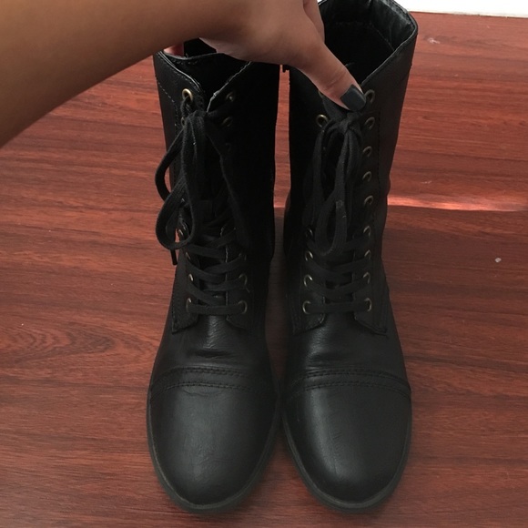 COMBAT BOOTS