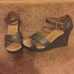 Metallic gray Toms wedges