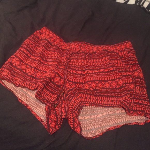 Old Navy cloth shorts, only worn once!