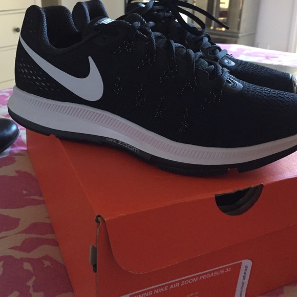 BRAND NEW Nike Pegasus 33