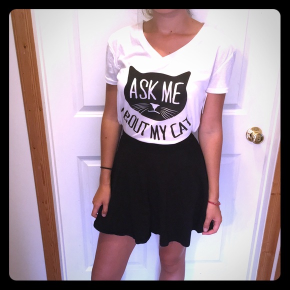 Cute "Ask me about my cat" graphic tee shirt! NWT