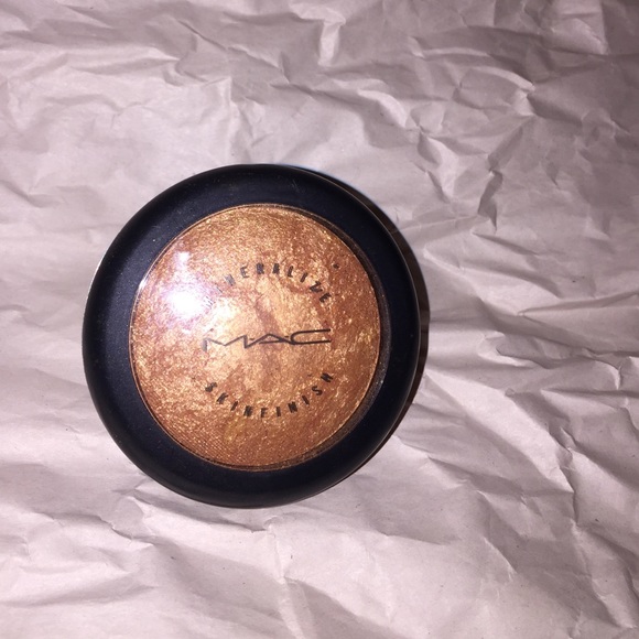 MAC Mineralize Skinfinish: Gold Deposit