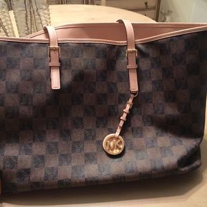Michael Kors jet setter checkered tote