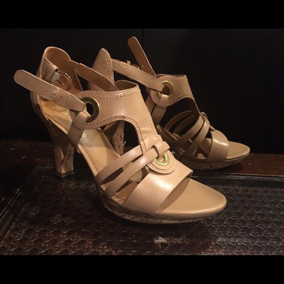 Gorgeous Nude + Gold Naturalizer heel