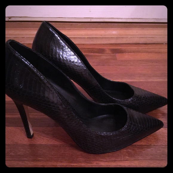 Aldo size 7 black snakeskin pumps