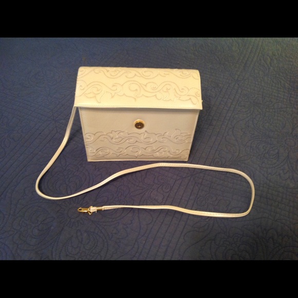 πCLUTCH/SHOULDERπ$12 - Picture 3 of 4