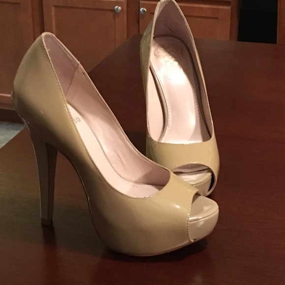 Vince Camuto Nude Pump