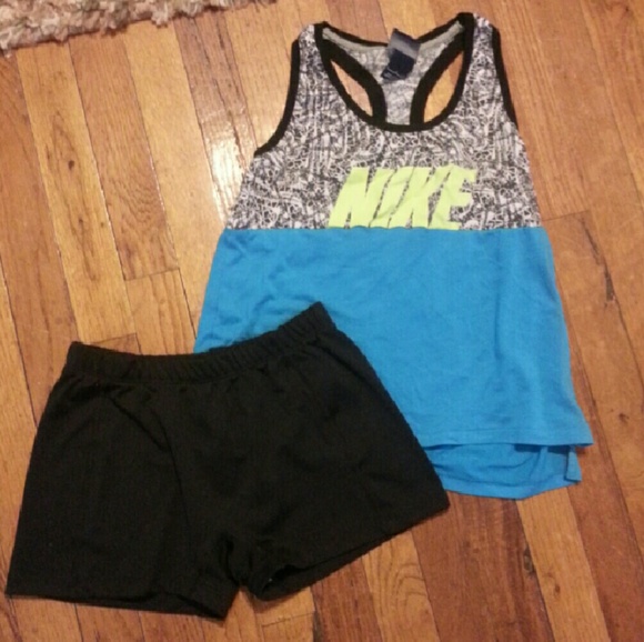 Bundle. Small nike top. Med volley shorts