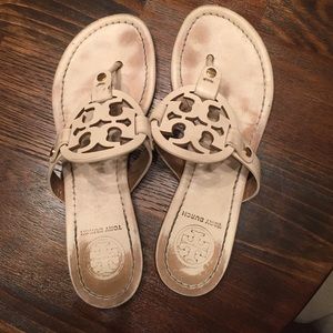 Cream Tory Burch flip flops size 6