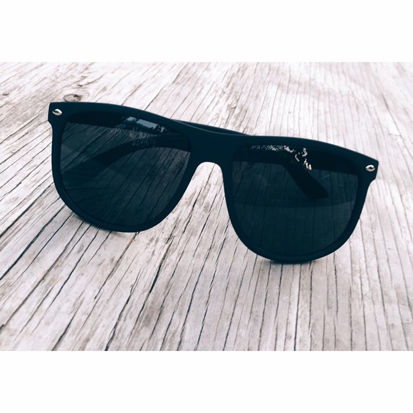 Black Sunglasses - Picture 3 of 4