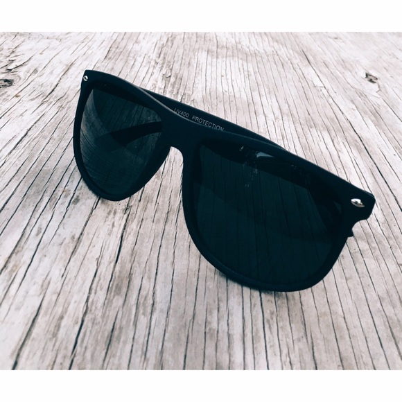 Black Sunglasses - Picture 4 of 4