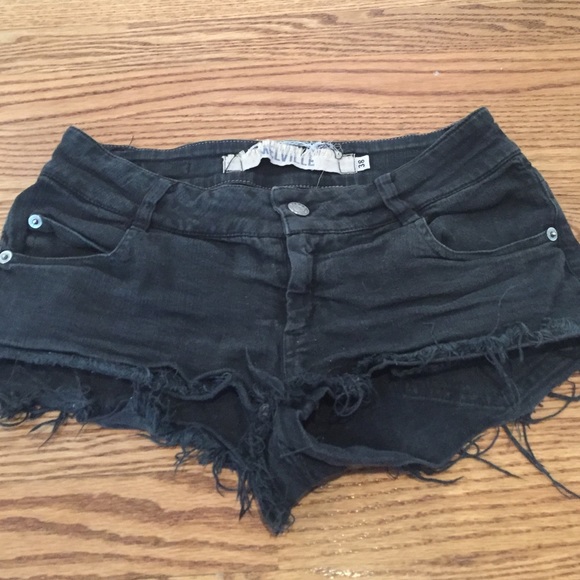 Brandy Melville black shorts