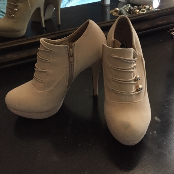 Tan booties ❌❌❌sold❌❌
