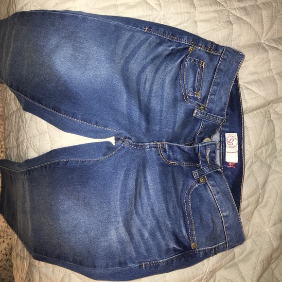 Size 0 capris. Never worn