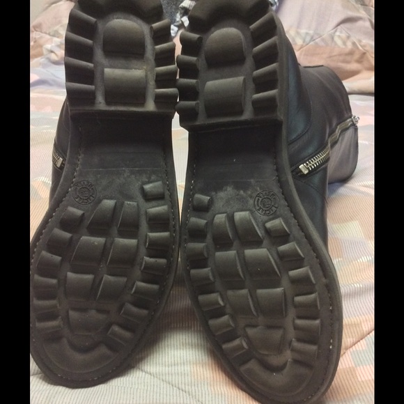 Robert Clergerie 38FR side zip boots👹sold👹 - Picture 2 of 4