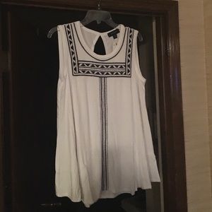 NWT Karen Kane Sleeveless Embroidered Swing Top