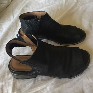 Kelsi Dagger Sandals