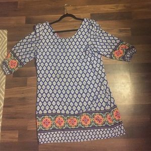 Mid-sleeved shift dress