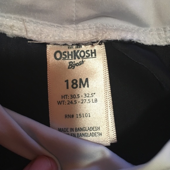 Boys 18 months swim trunk and rash guard Oshkosh - Picture 2 of 3