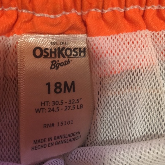 Boys 18 months swim trunk and rash guard Oshkosh - Picture 3 of 3