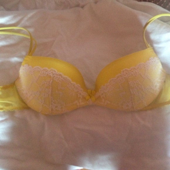 Yellow Victoria Secret Push up bra in 32A