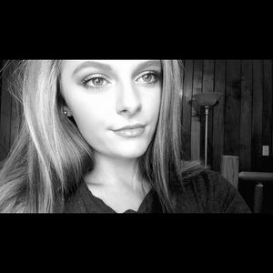 Meet your Posher, Chloe