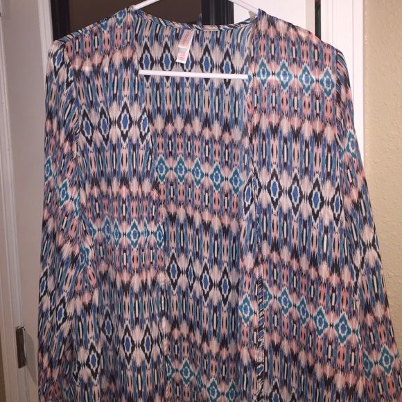 Sheer patterned opened blouse
