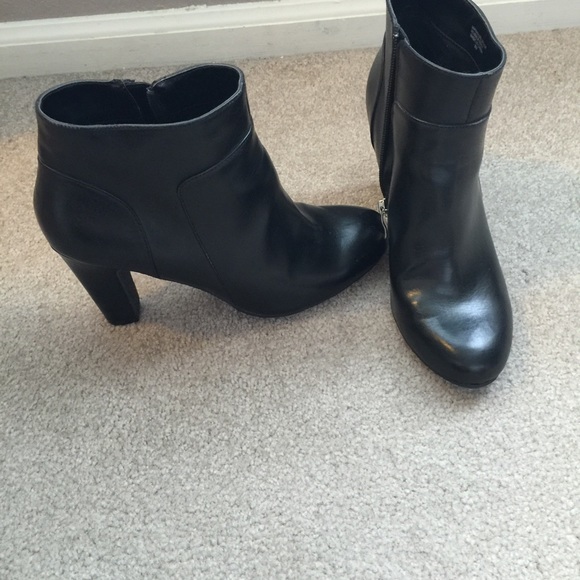 LOFT Shoes - LOFT black booties Size 8
