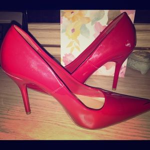 🚨Red pumps🚨