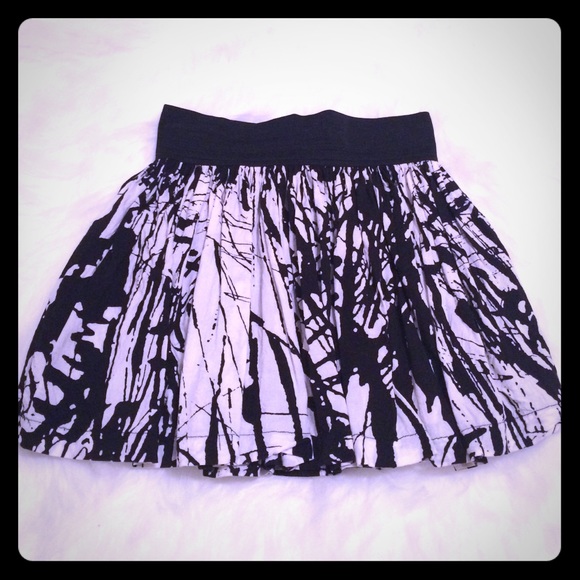 Forever 21 Splatter Print Miniskirt. Size S.