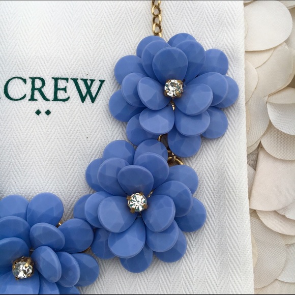 NWT J Crew Blue Floral Burst Rhinestone Necklace - Picture 2 of 4