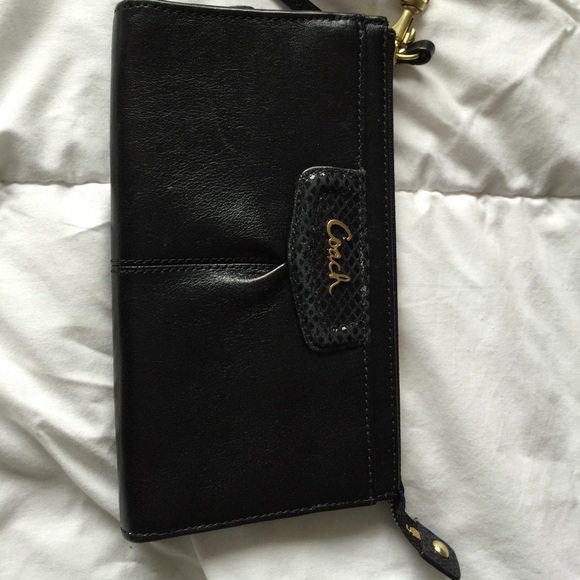 Coach Handbags - Authentic Coach Zip top wallet