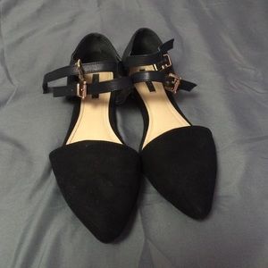 black pointed strap sandals