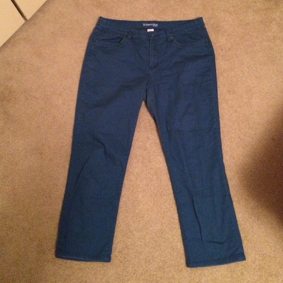 Gray blue capris w/ spandex