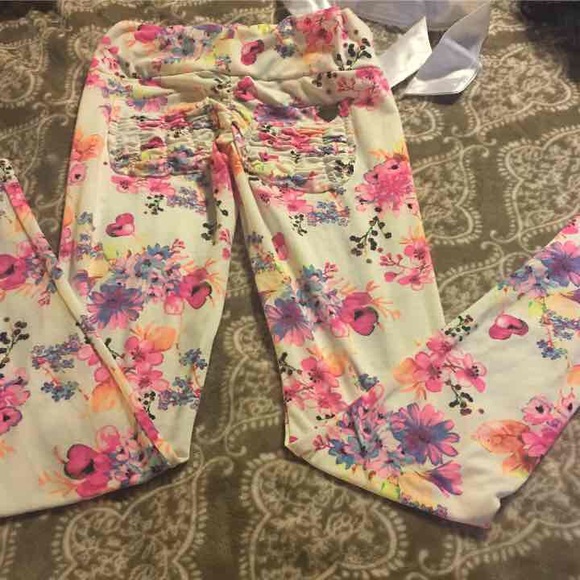 Cute Booty Lounge Leggins. SOLD on Ⓜ️ - Picture 3 of 4