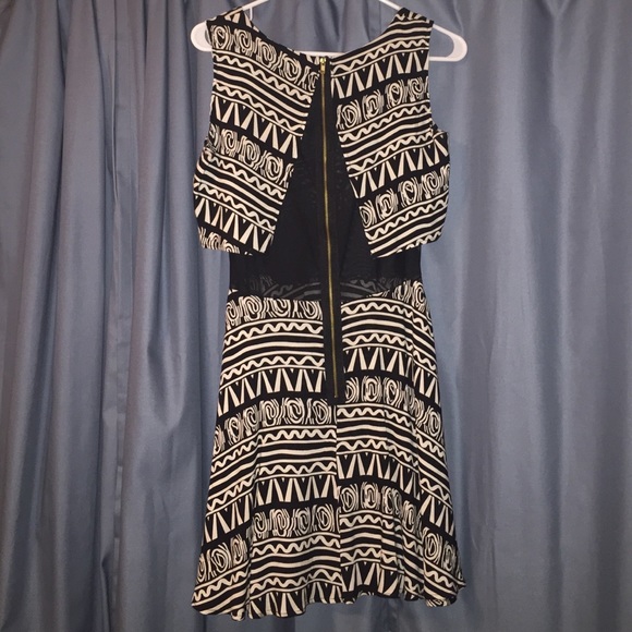 Aztec black&white dress with mesh - Picture 2 of 2