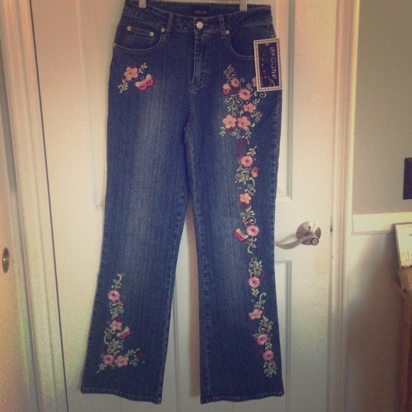 Baccini floral embroidered jeans size 6